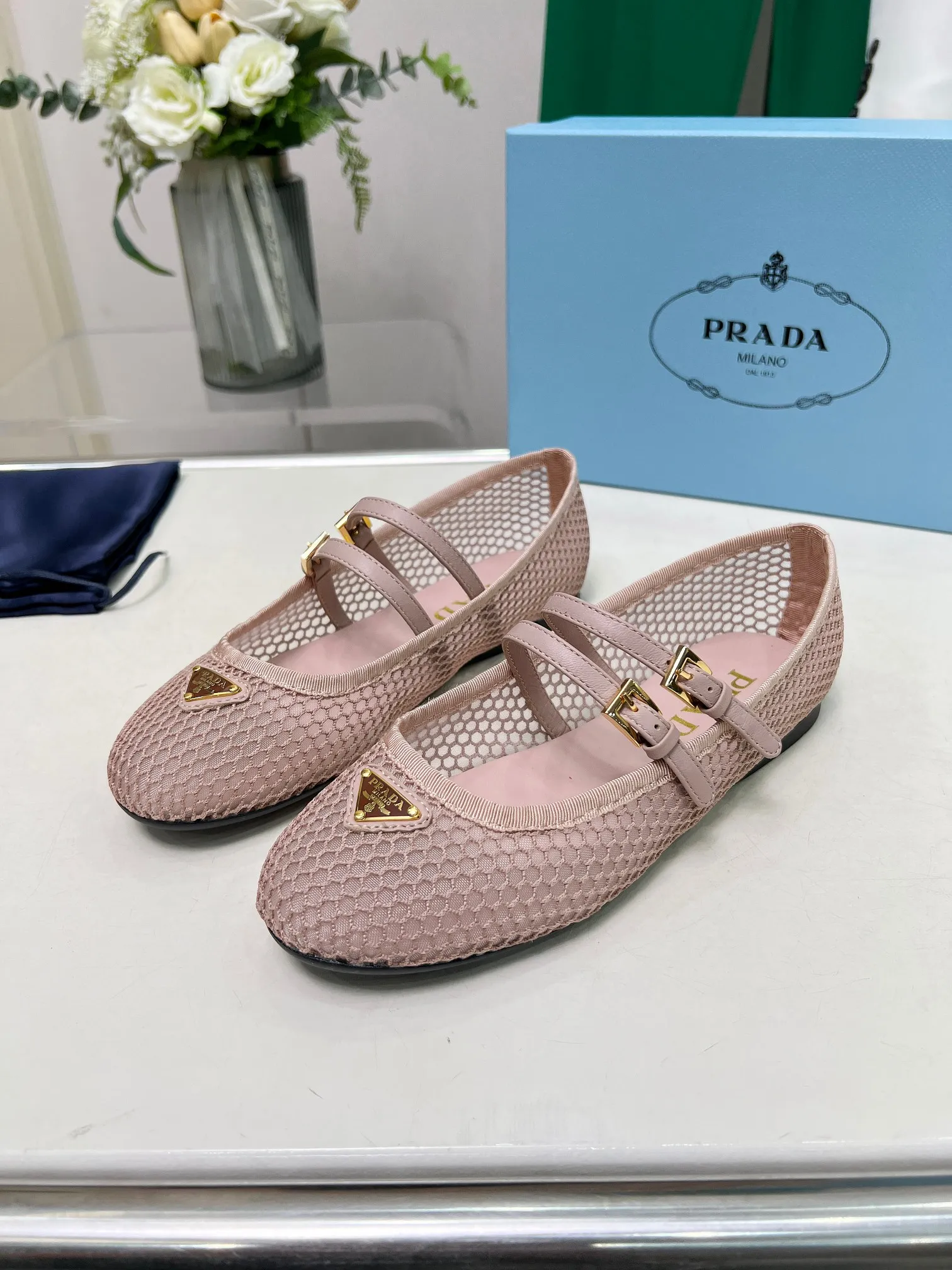 👟👟Ex-factory price 520👟👟 PRADA💝💝25ss💯💯💯New British style dancing shoes Small leather loafers - retro fashion classic items New products created at the first major show of Paris Fashion Week Inspirations are cleverly combined by the D chief designer on the perfect shoe shape. Matched with brand buckles, it is more fashionable. Upper: imported rhombus lining: cowhide lining sole: original [Fireworks][Fireworks] 1:1 molded foam sole Size: 35-41 yards
